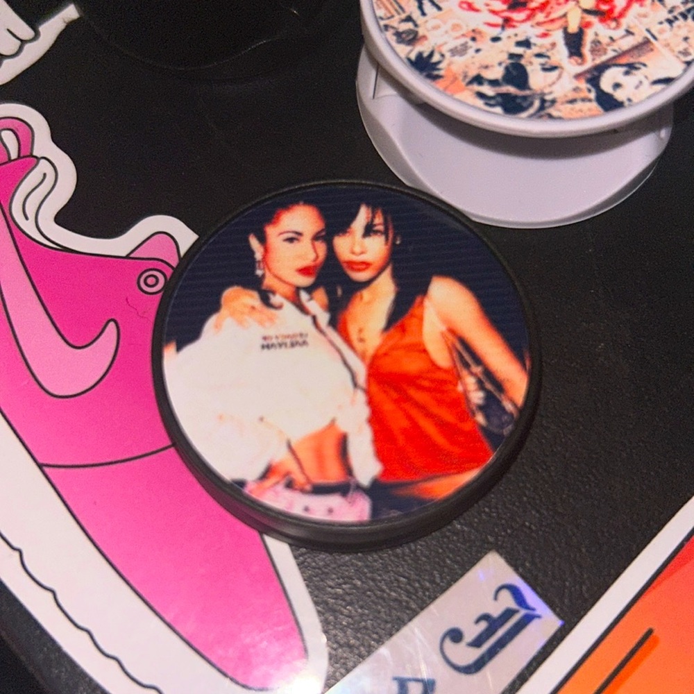 Aaliyah & selena phone grip